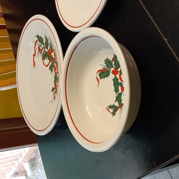 Fiesta Holly and Ribbon 5pc Set - Picture 4 of 4